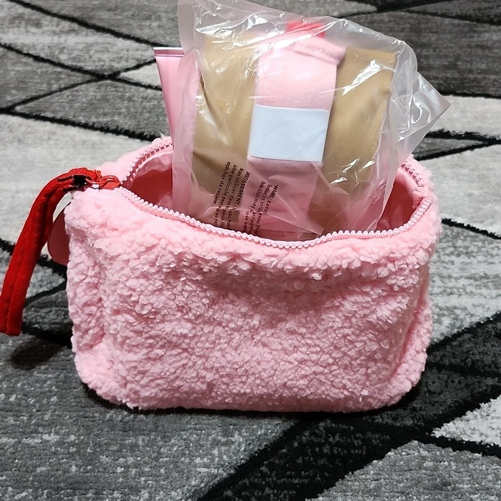 VS PINK WARM & COZY 4-PIECE PERFECT GIFT SET